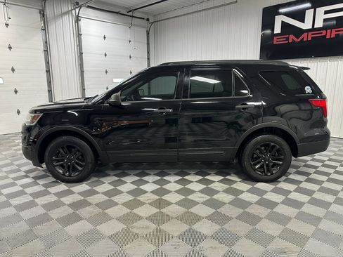Used 2017 Ford Explorer 4WD image 2