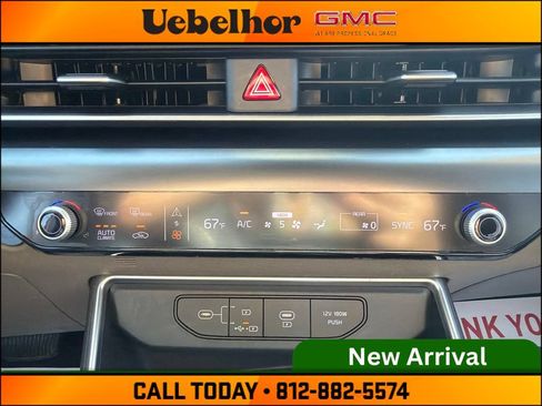 Used 2025 Kia Carnival FWD image 24