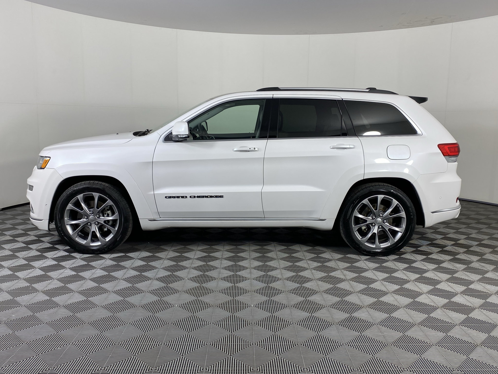 Used 2021 Jeep Grand Cherokee Summit AWD/4WD image 6