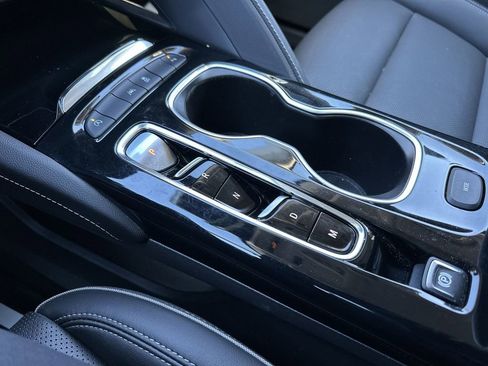 Used 2023 Buick Envision Essence image 19