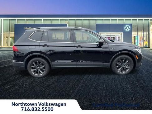 Used 2022 Volkswagen Tiguan SE image 2