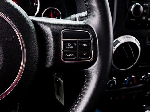 Used 2018 Jeep Wrangler Rubicon w/ Power Convenience Group image 26