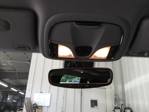 Used 2019 Jeep Cherokee Limited image 32