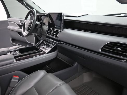 Used 2019 Lincoln Navigator Select RWD image 26