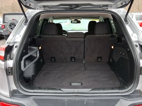 Used 2017 Jeep Cherokee Latitude w/ Cold Weather Group image 30