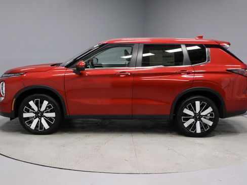 New 2025 Mitsubishi Outlander SE image 5