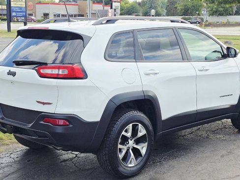 Used 2018 Jeep Cherokee Trailhawk AWD/4WD image 6