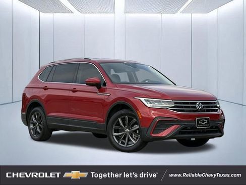 Used 2022 Volkswagen Tiguan SE image 1