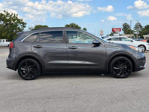 Used 2018 Kia Niro EX w/ EX Touring Graphite Edition FWD image 10