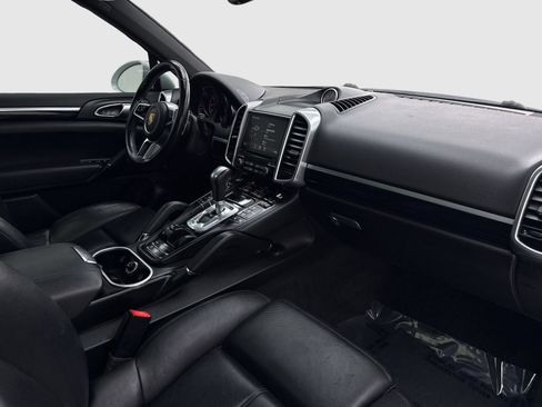 Used 2018 Porsche Cayenne Platinum Edition AWD/4WD image 42