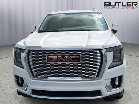 Used 2021 GMC Yukon Denali w/ Denali Premium Package RWD image 3