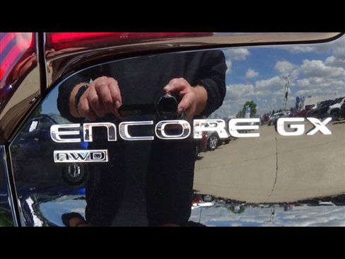 Used 2024 Buick Encore GX Sport Touring image 8