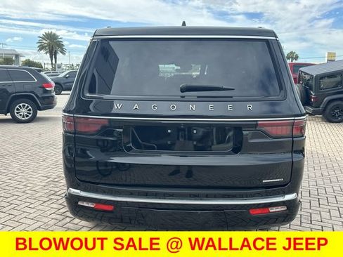 Certified 2024 Jeep Wagoneer Series II w/ Flexible Seating Group AWD/4WD image 7