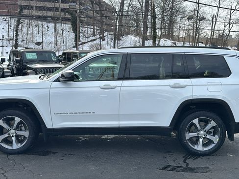 New 2026 Jeep Grand Cherokee L Limited w/ MOPAR Finishing Package AWD/4WD image 10