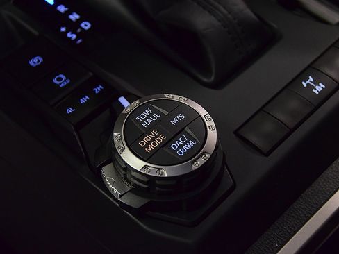 Used 2025 Toyota Tacoma TRD Sport image 30