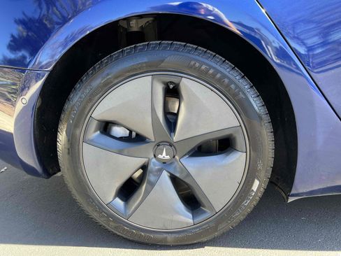 Used 2018 Tesla Model 3 Long Range image 64