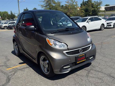 Used 2013 smart fortwo passion RWD image 3