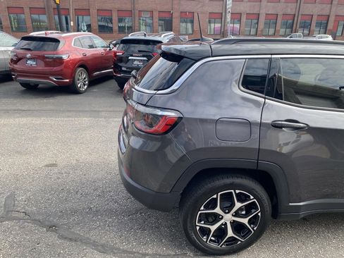 Used 2024 Jeep Compass Limited AWD/4WD image 9