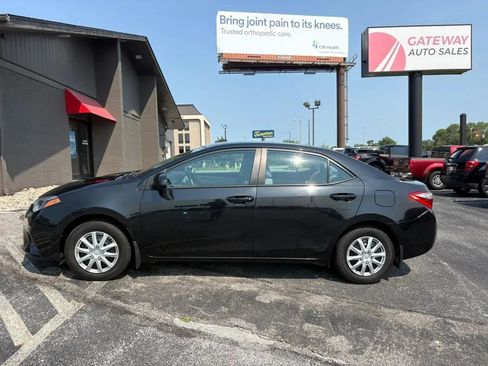 Used 2016 Toyota Corolla LE FWD image 2
