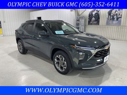 New 2026 Chevrolet Trax LT w/ Driver Confidence Package FWD image 1