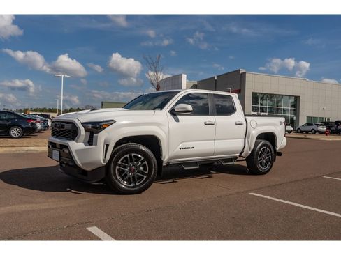Used 2024 Toyota Tacoma TRD Sport image 1