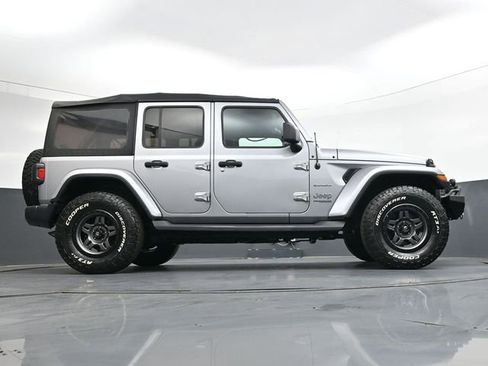 Used 2020 Jeep Wrangler Unlimited Sahara AWD/4WD image 33