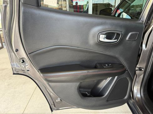 Used 2021 Jeep Compass Trailhawk w/ Sun and Sound Group AWD/4WD image 11