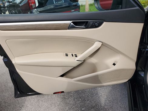 Used 2018 Volkswagen Passat 2.0T SE image 13