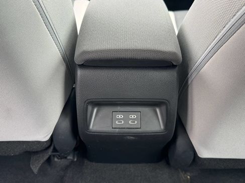 Used 2024 Toyota Corolla LE image 32