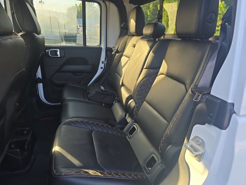 Used 2023 Jeep Gladiator Overland AWD/4WD image 21