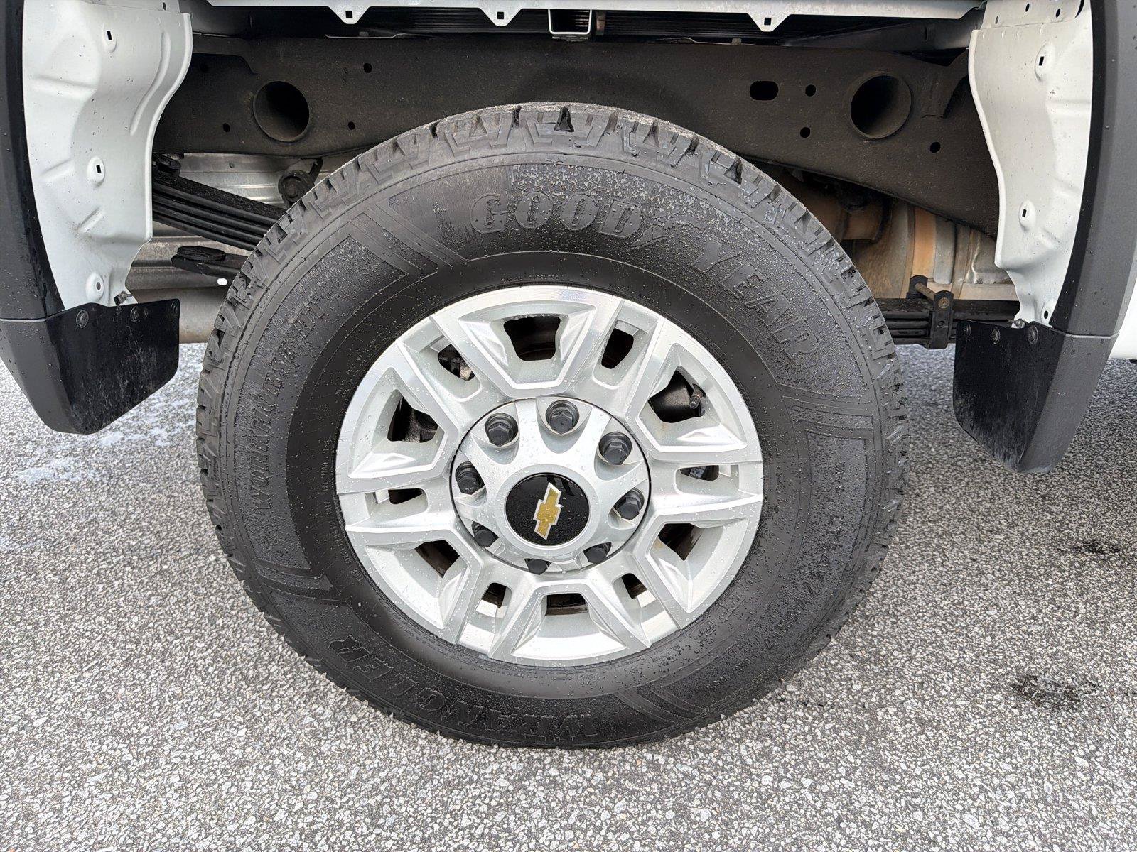 Used 2025 Chevrolet Silverado 2500 LT AWD/4WD image 16