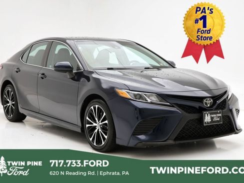 Used 2018 Toyota Camry LE image 1