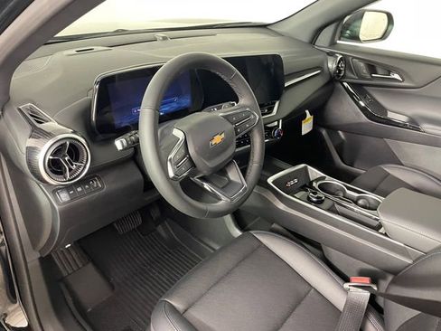 New 2026 Chevrolet Equinox LT w/ Convenience Package II AWD/4WD image 3