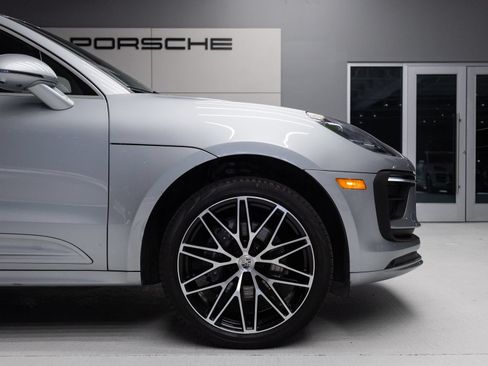 Certified 2024 Porsche Macan AWD/4WD image 11