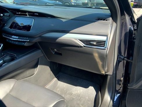 Used 2022 Cadillac XT4 Premium Luxury w/ Enhanced Visibility Package image 16
