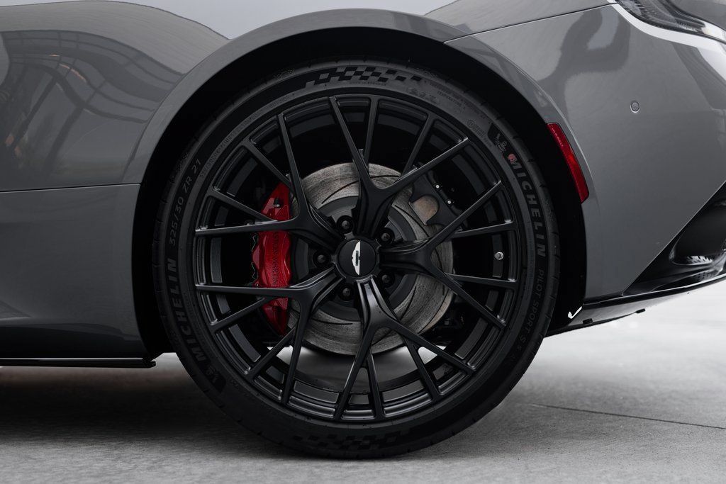Used 2025 Aston Martin DB12 Coupe RWD image 10