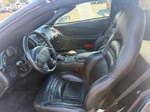 Used 2004 Chevrolet Corvette Coupe w/ Preferred Equipment Group RWD image 11