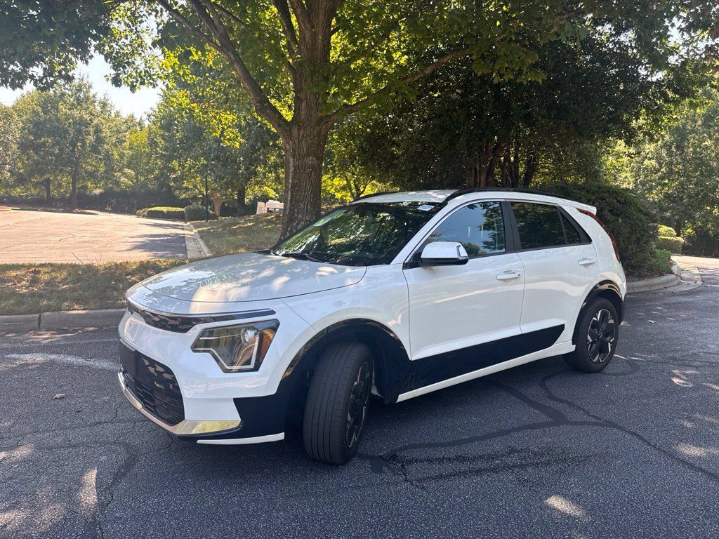 Used 2025 Kia Niro Wind w/ Wind Preserve Package FWD image 3