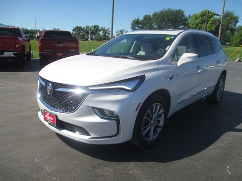Used 2024 Buick Enclave Avenir FWD image 11