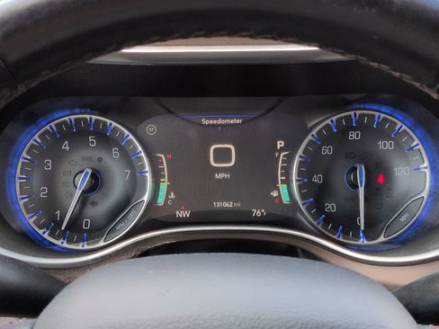 Used 2019 Chrysler Pacifica Touring-L Plus w/ Advanced Safetytec Group FWD image 29
