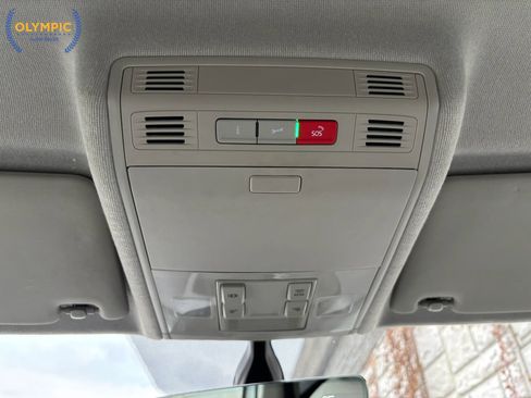 Used 2021 Volkswagen Tiguan SE image 34