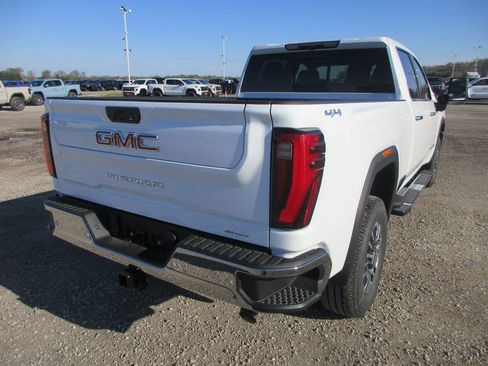 New 2026 GMC Sierra 2500 SLT image 4