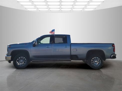 Used 2025 Chevrolet Silverado 3500 LTZ w/ LTZ Premium Package image 7