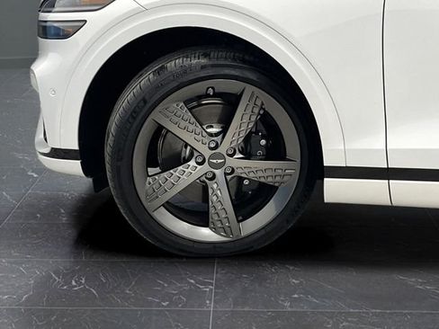 Used 2025 Genesis GV70 2.5T w/ Sport Prestige Package image 38