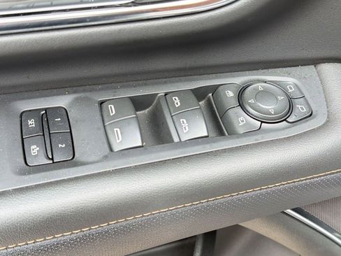Used 2024 GMC Yukon XL AT4 w/ AT4 Premium Plus Package AWD/4WD image 11
