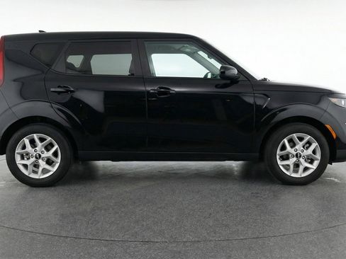 Used 2025 Kia Soul LX w/ LX Technology Package FWD image 11