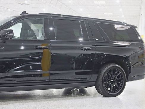 Used 2024 Cadillac Escalade ESV Sport Platinum w/ LPO, ONYX Package image 3