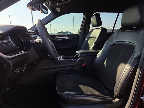 Used 2023 Jeep Grand Cherokee Altitude image 15