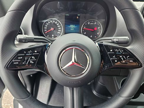 Used 2025 Mercedes-Benz Sprinter 2500 image 23
