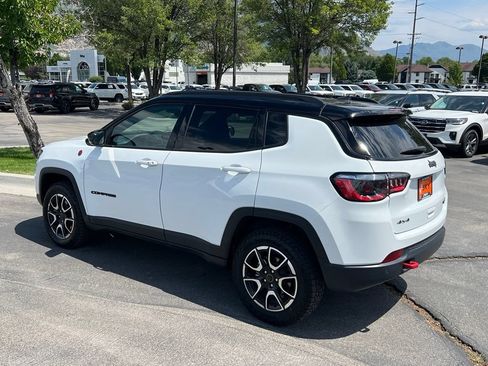 Used 2025 Jeep Compass Trailhawk AWD/4WD image 12